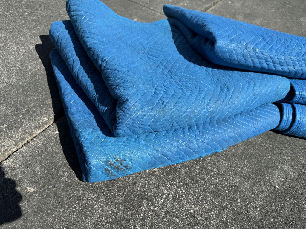 5 Moving Blankets - image 3 of 3