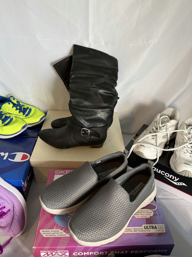 Assorted sneakers and boots, Womens' size 6 1/2-7 - image 3 of 6