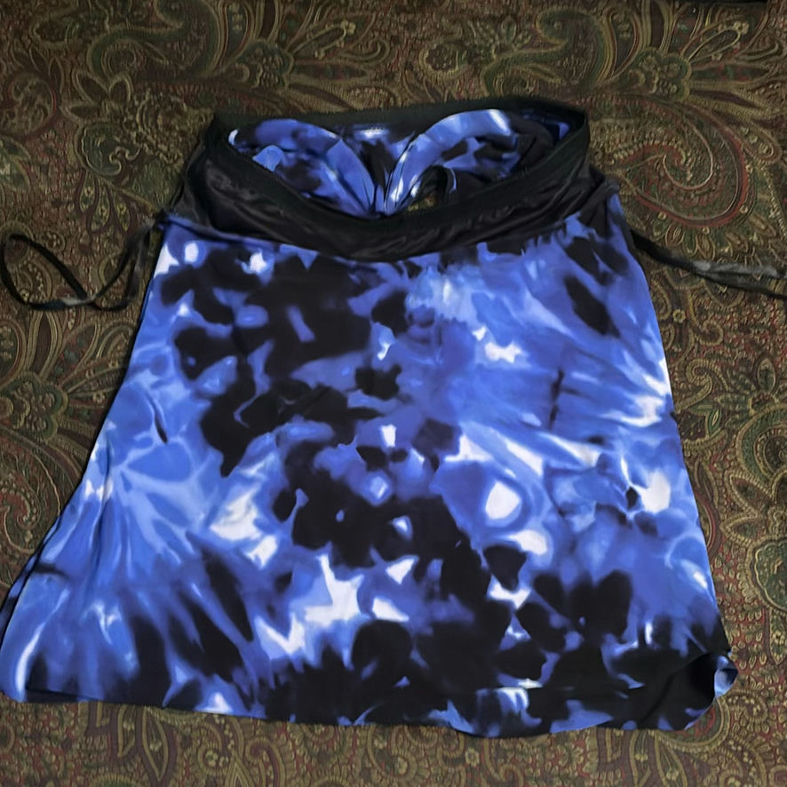 Assorted women's clothing items (dresses, tops, skirt, and robe) - image 7 of 7
