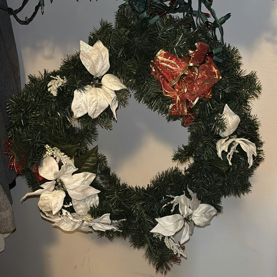 Christmas decorations and gift wrap collection - image 4 of 15