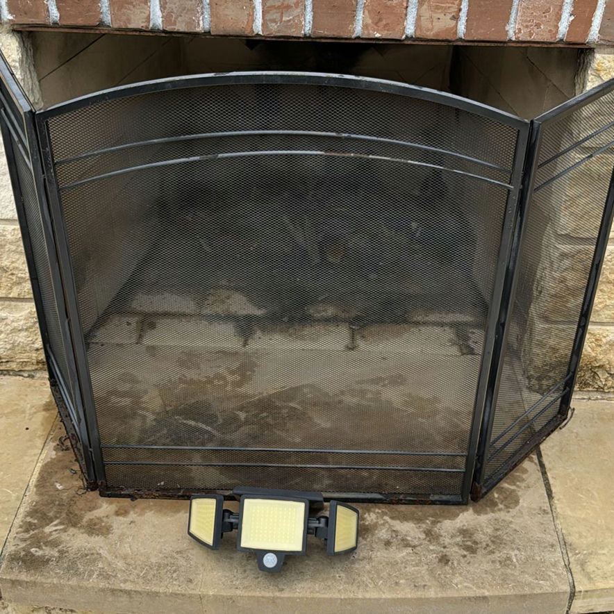 Fireplace screen with portable LED floodlight - image 1 of 5