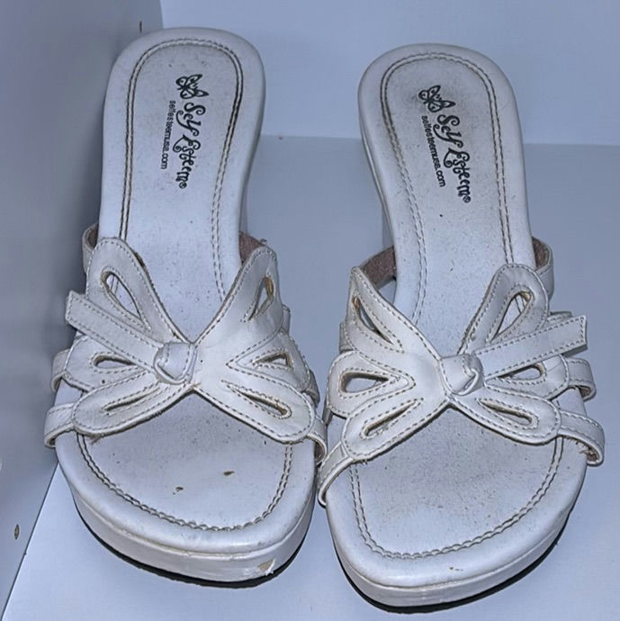 Assorted women's sandals and flip-flops - image 14 of 16