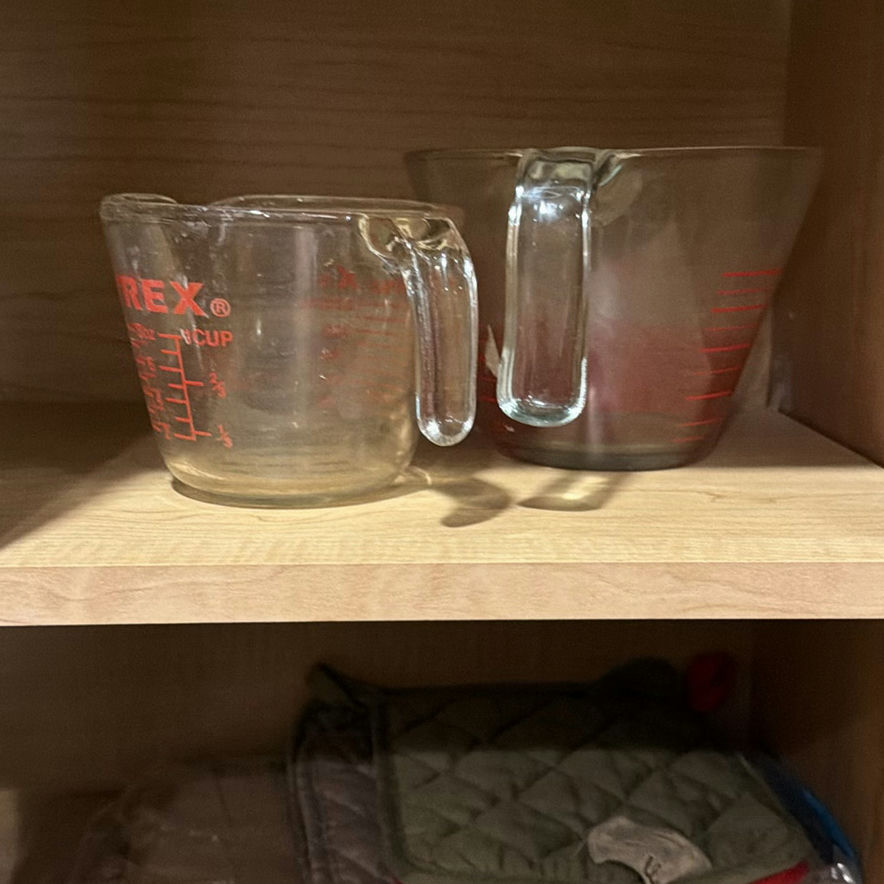 Blender, panini press, measuring cups, and storage containers - image 5 of 7