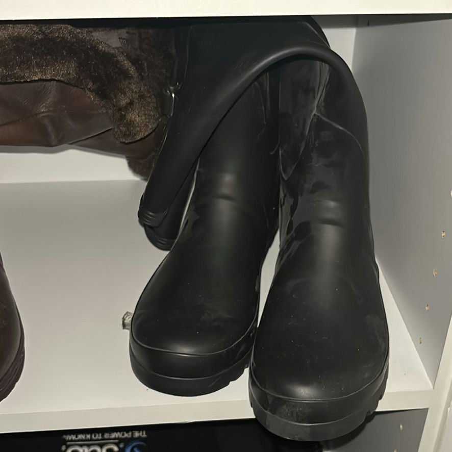 Assorted women's suede boots - image 11 of 13