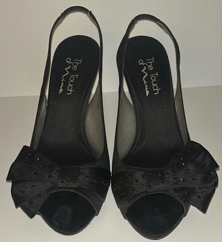 Black Bandolino pumps, pink leopard-patterned flip-flops, and black slingback sandals - image 8 of 13