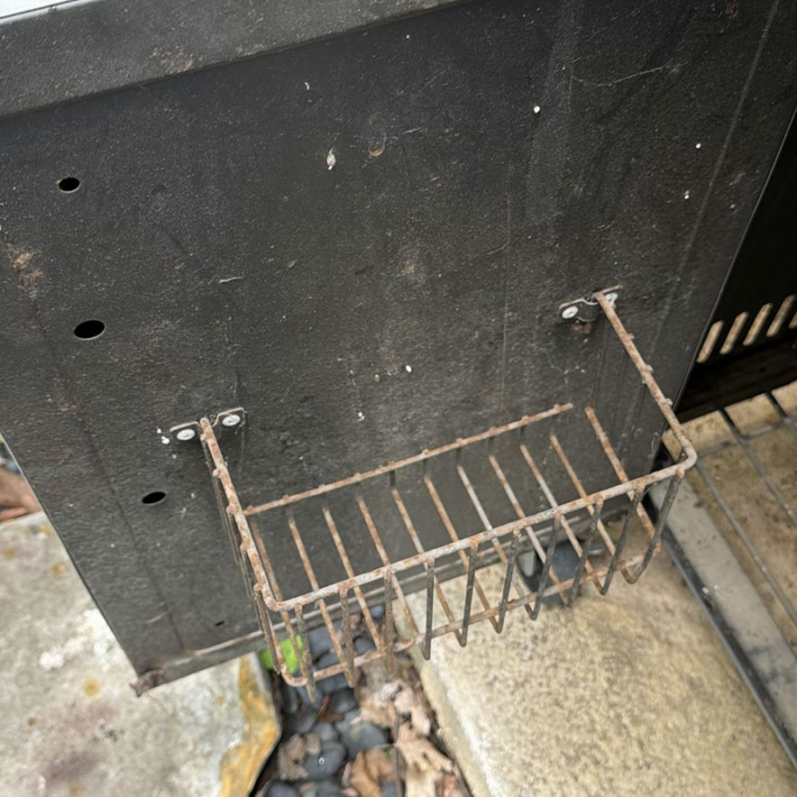 Stainless steel UniFlame gas grill with propane tank - image 6 of 8