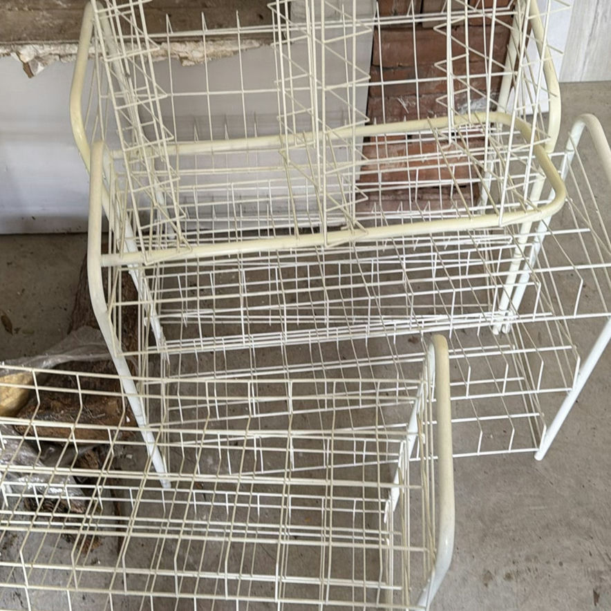 Set of white metal wire storage racks - image 3 of 4