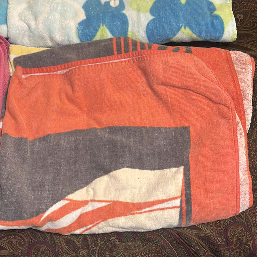 Assorted children's towels with varied prints - image 3 of 7