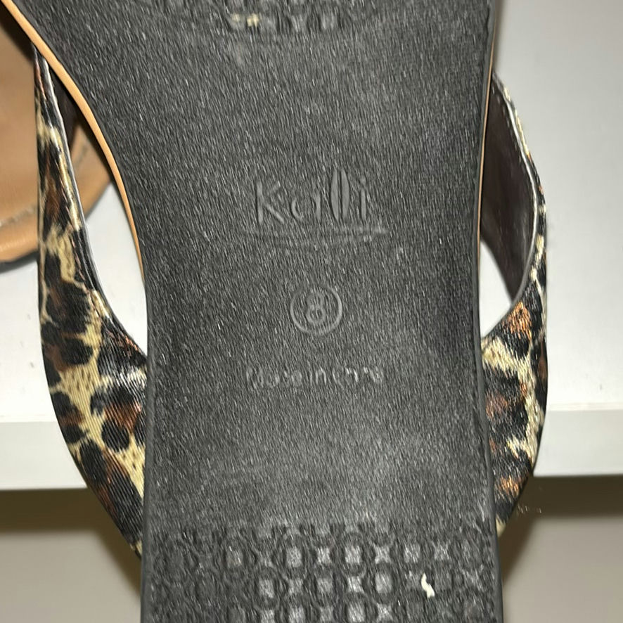 Assorted women's sandals and flip-flops - image 10 of 16