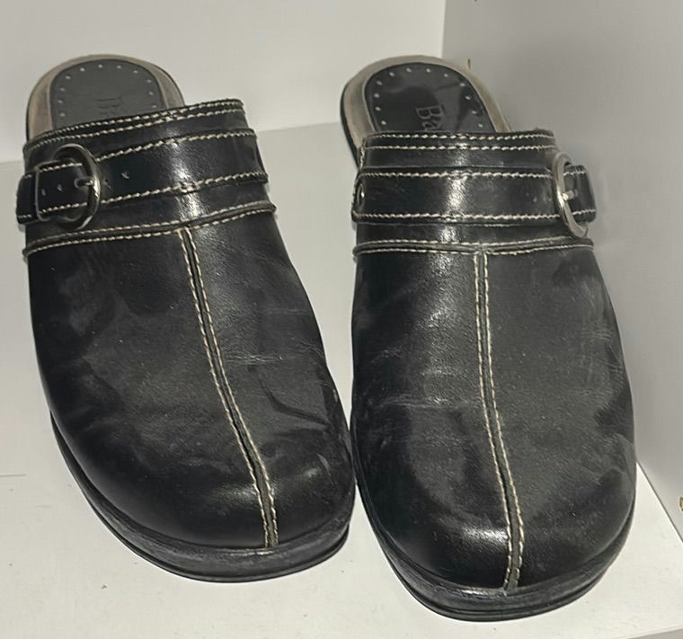 Assorted women's suede boots - image 6 of 13