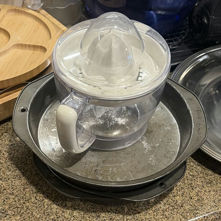 Assorted kitchenware and small appliances - image 3 of 6