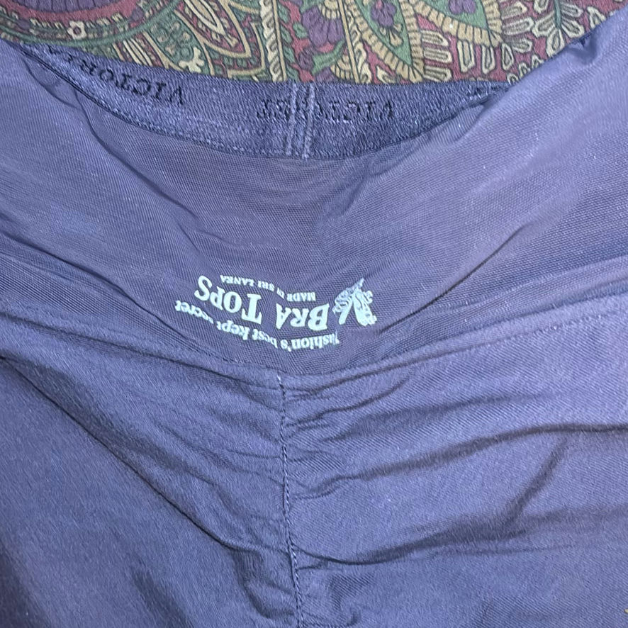 Assorted women's clothing items - image 3 of 5