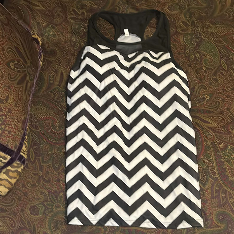 Assorted women's clothing items (dresses, tops, skirt, and robe) - image 3 of 7