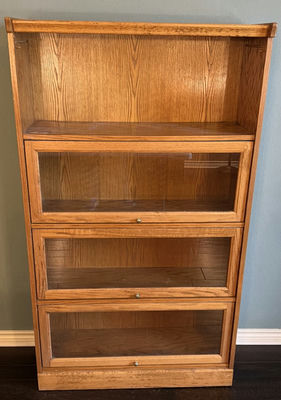 Oak display cabinet with glass doors - Image 1 of 6
