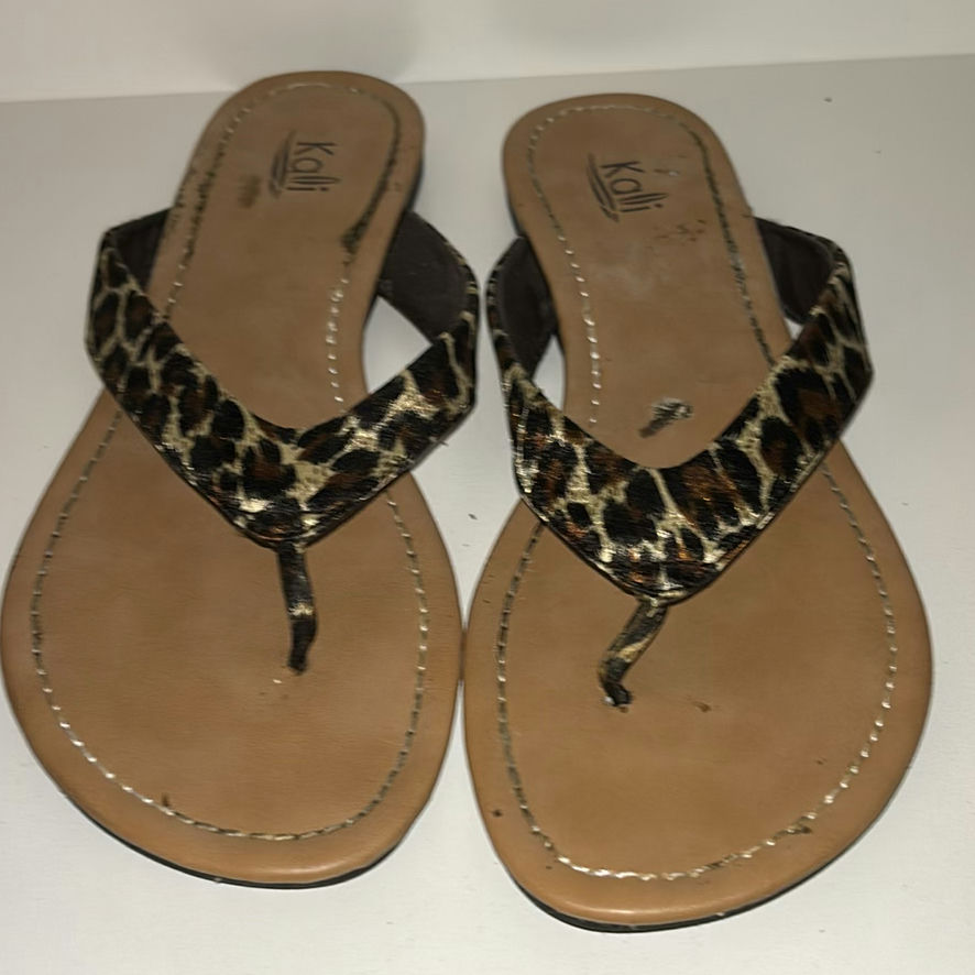 Assorted women's sandals and flip-flops - image 9 of 16