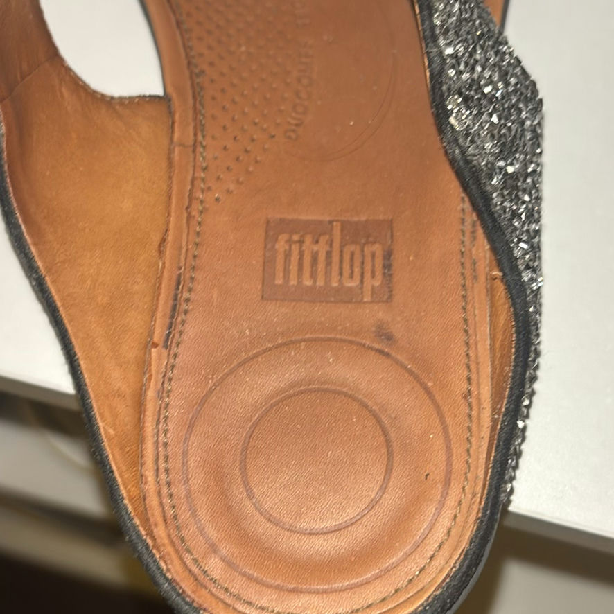 Assorted women's sandals and flip-flops - image 2 of 16