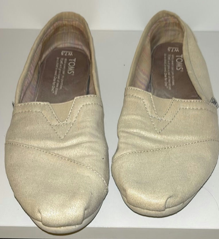 Assorted BOBS Skechers and TOMS casual shoes - image 10 of 11
