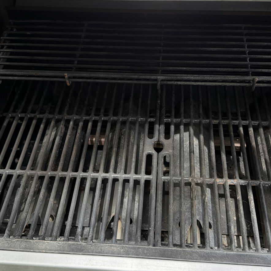 Stainless steel UniFlame gas grill with propane tank - image 3 of 8