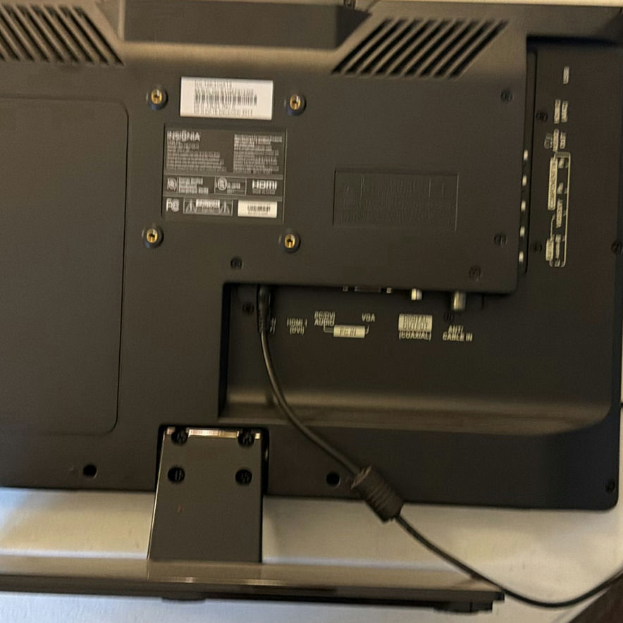 Insignia 19-inch LCD TV with remote and power adapter - image 5 of 5