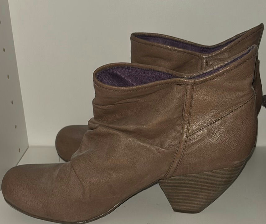 Assorted women's boots (black and brown) - image 7 of 10