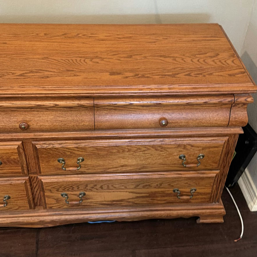 Oak wood dresser with multiple drawers - image 2 of 7