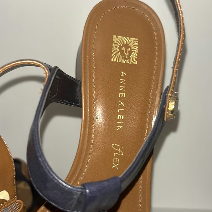 Women's sandals and flip-flops (assorted brands) - image 5 of 10