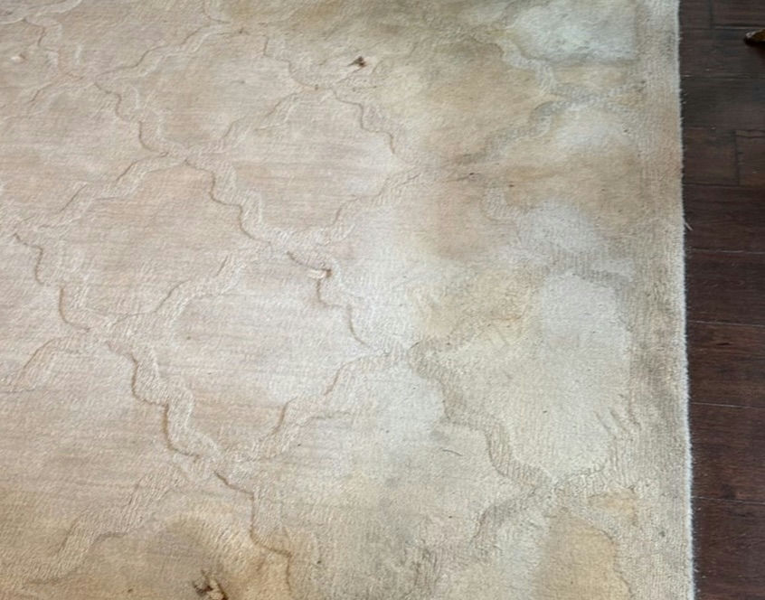 Beige area rug with abstract pattern - image 4 of 4