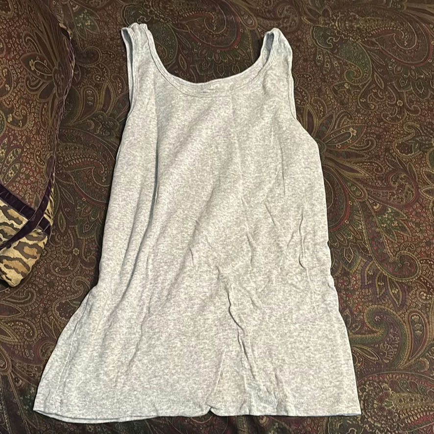 Assorted casual tops and tank tops - image 8 of 9