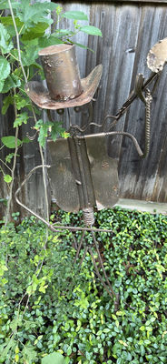 Rusty metal cowboy-hat humanoid garden sculpture with hanging basket - Image 1 of 6