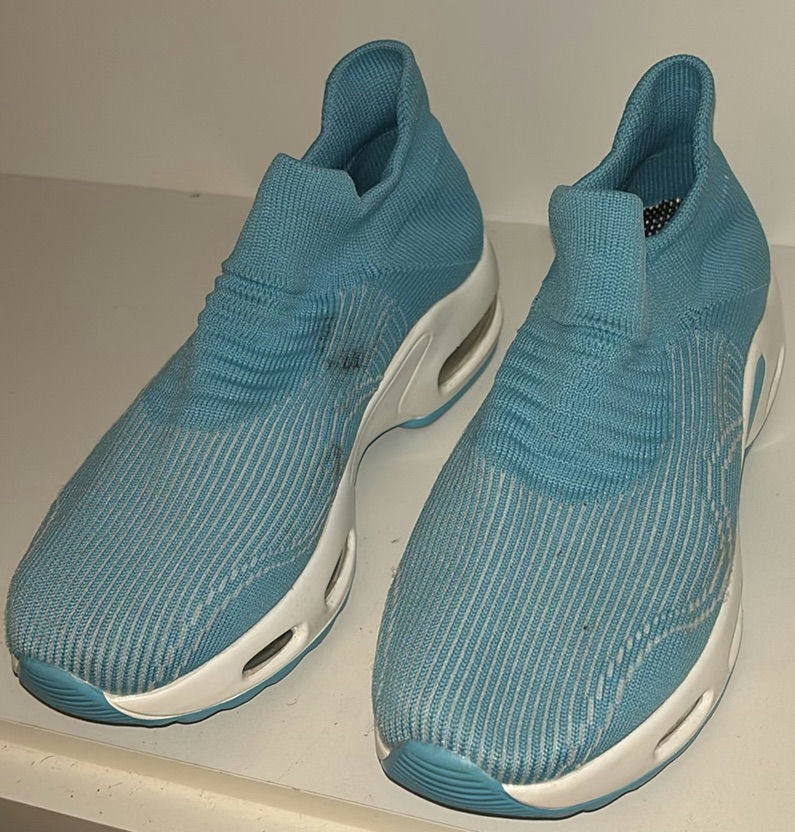 Assorted sneakers in multiple colors - image 8 of 11