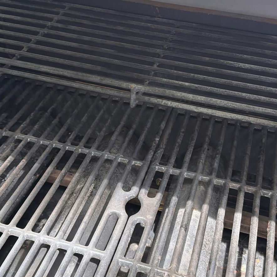 Stainless steel UniFlame gas grill with propane tank - image 8 of 8