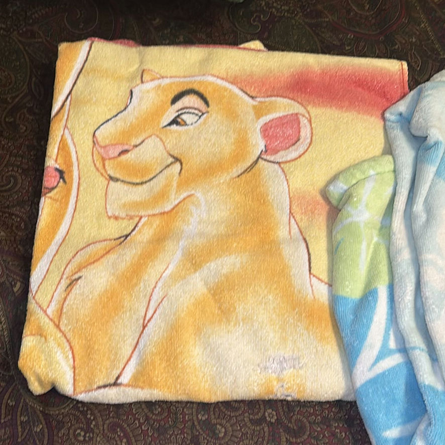 Assorted children's towels with varied prints - image 5 of 7