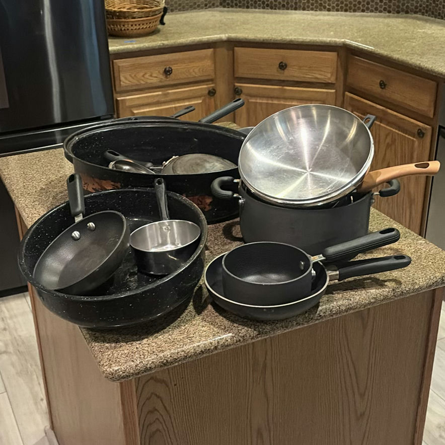 Assorted Pots, Pans, Lids, and Griddle - image 3 of 6