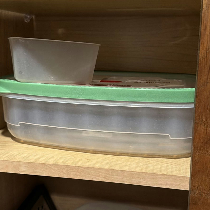 Blender, panini press, measuring cups, and storage containers - image 6 of 7