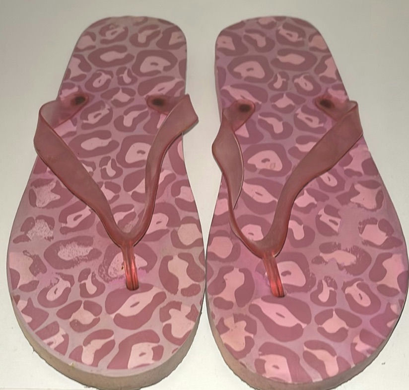 Black Bandolino pumps, pink leopard-patterned flip-flops, and black slingback sandals - image 4 of 13