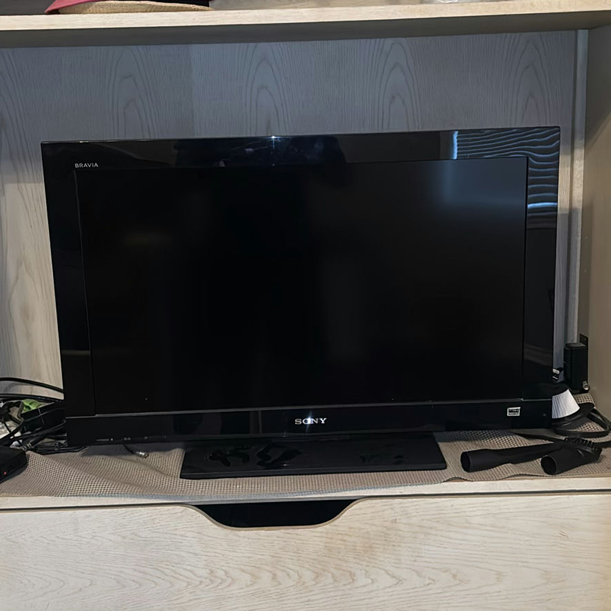 Sony Bravia KDL-32BX300 LCD TV - image 1 of 5