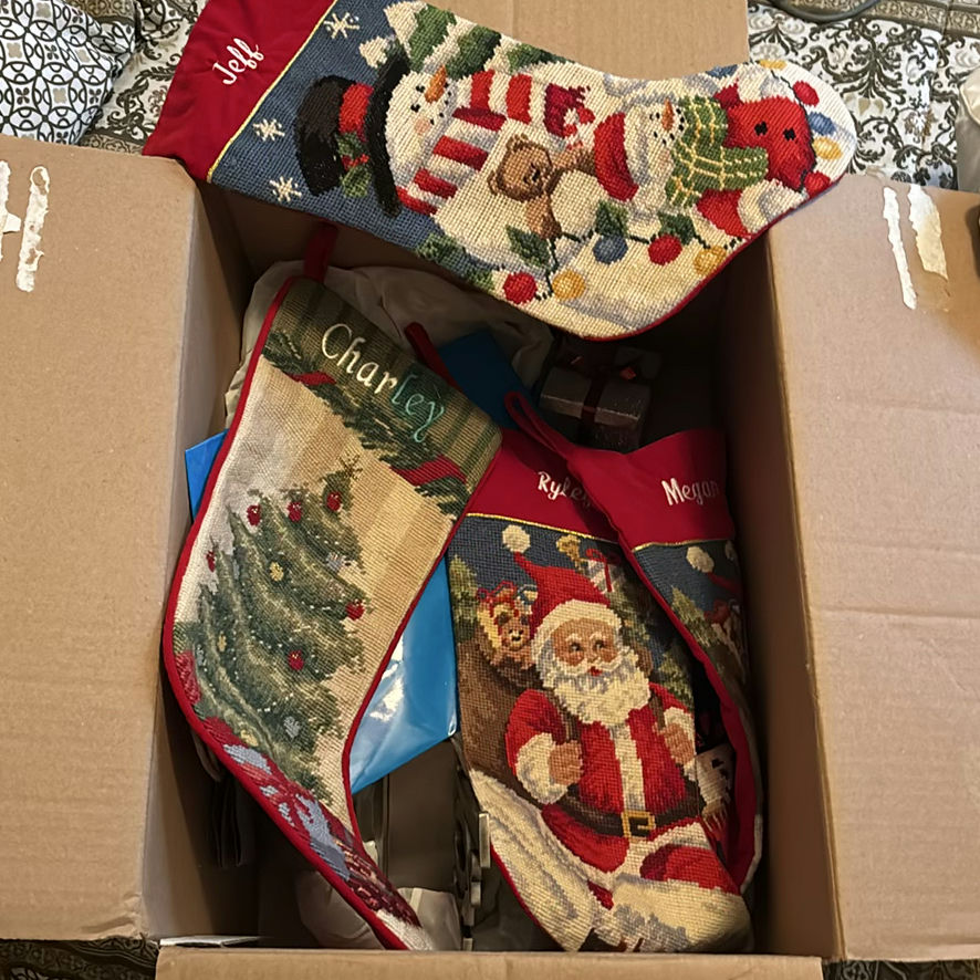 Christmas decorations and gift wrap collection - image 8 of 15