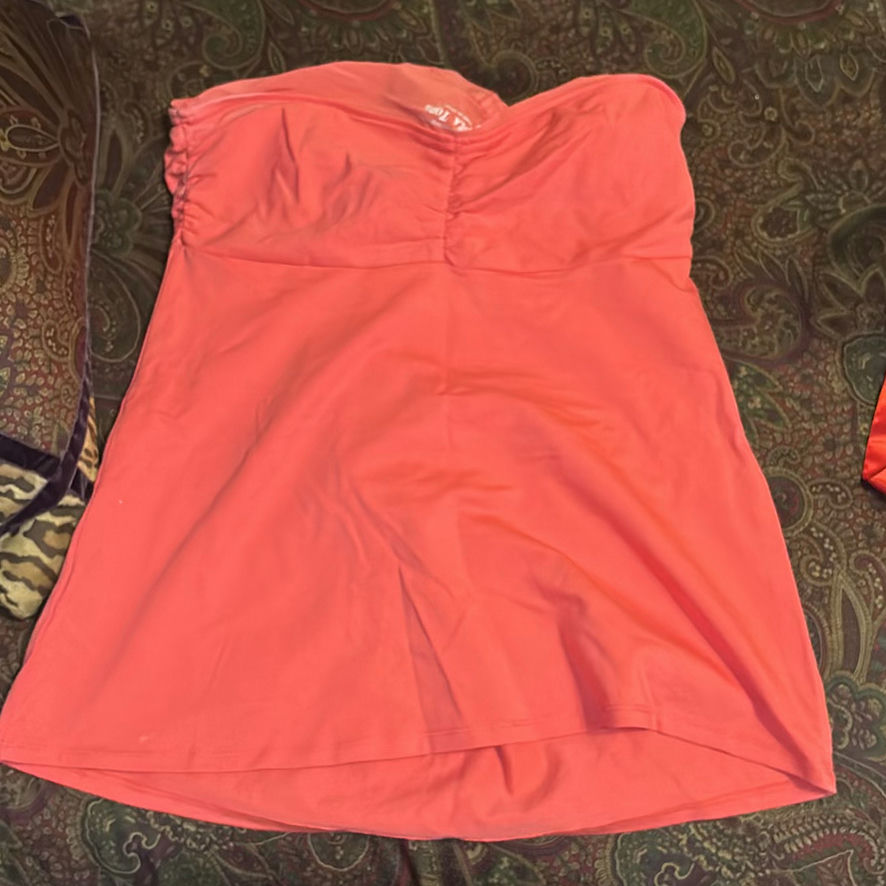 Assorted women's clothing items - image 4 of 5