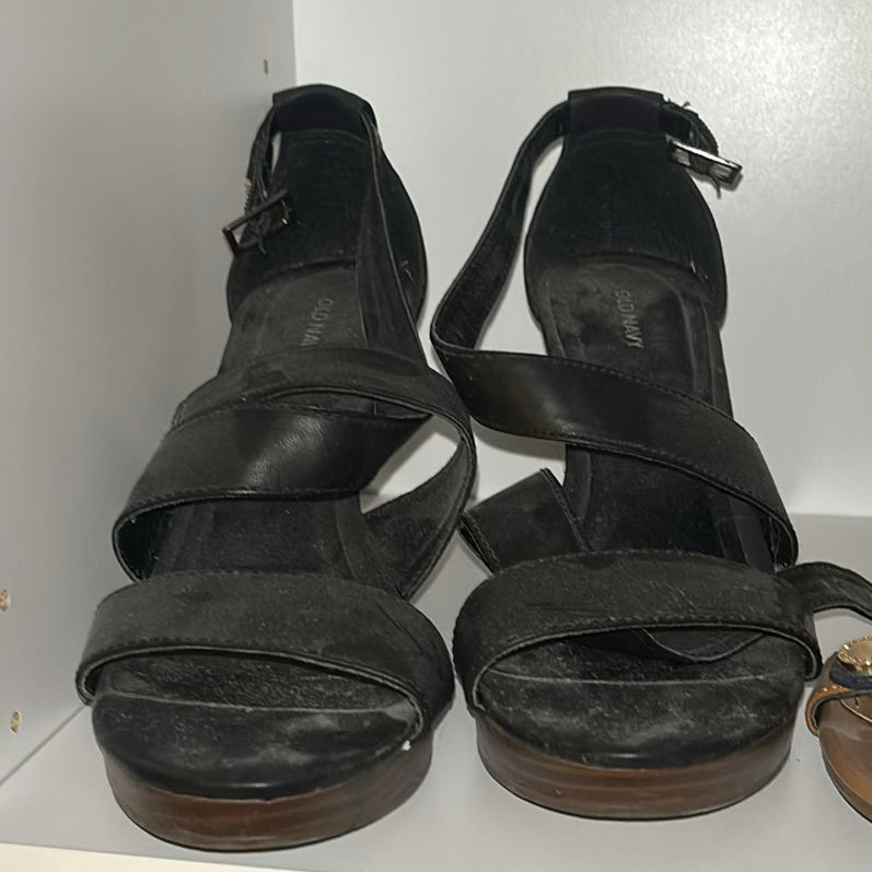 Women's sandals and flip-flops (assorted brands) - image 1 of 10