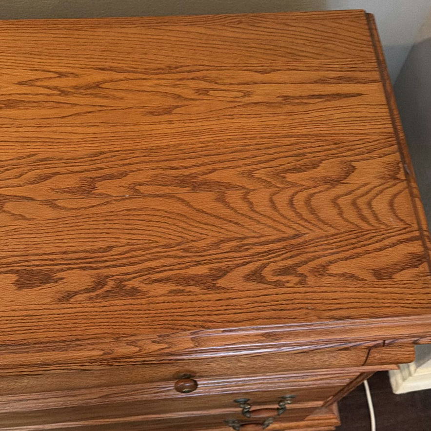 Oak wood dresser with multiple drawers - image 5 of 7
