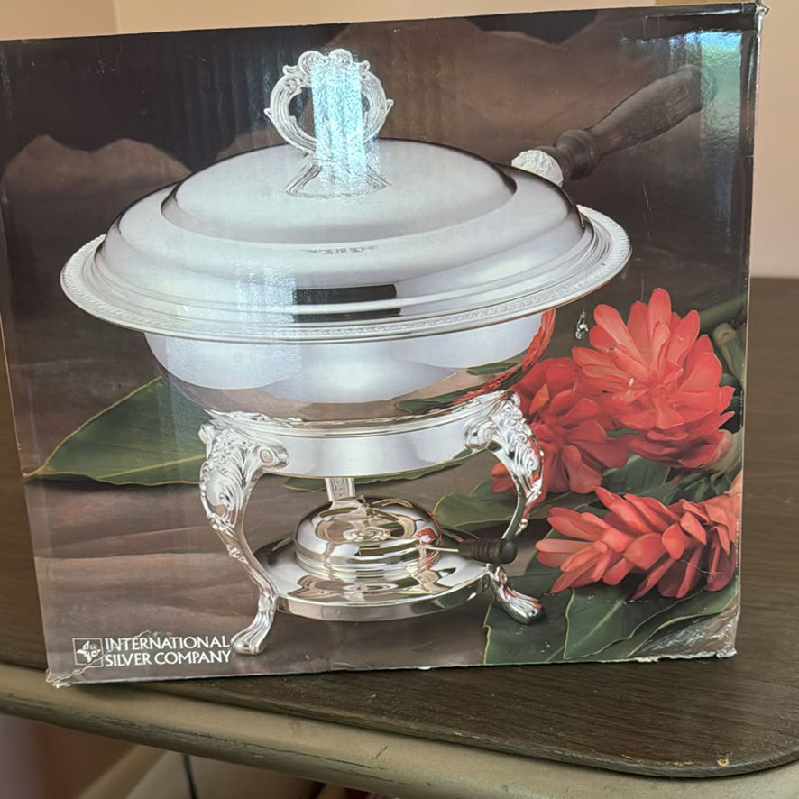 International Silver Company Chafing Dish with Lid and Burner - image 3 of 4