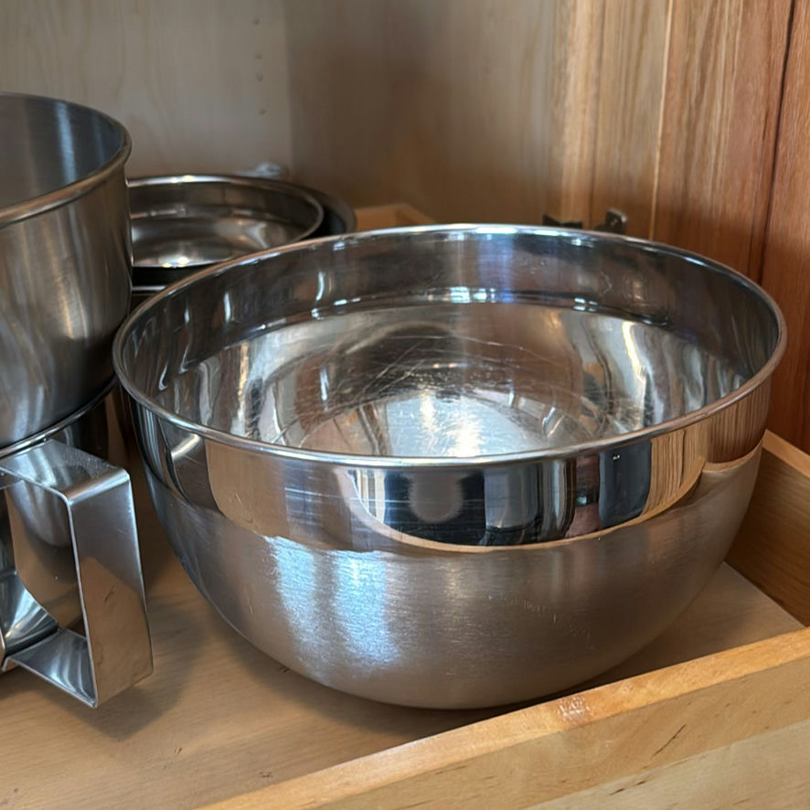 Assorted Mixing Bowls, Baking Dishes, and Kitchen Accessories - image 7 of 7