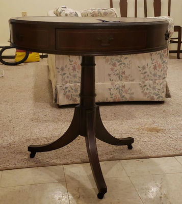 Round Pedestal Side Table - Image 1 of 6
