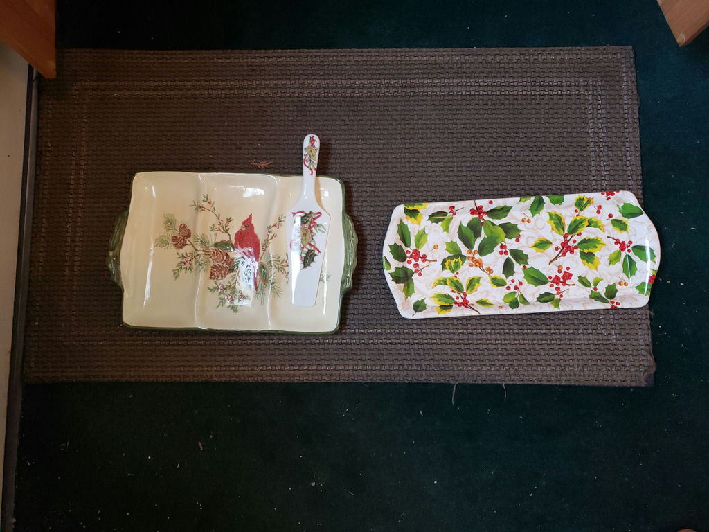 Holiday ceramic dinnerware and bakeware set - image 4 of 6
