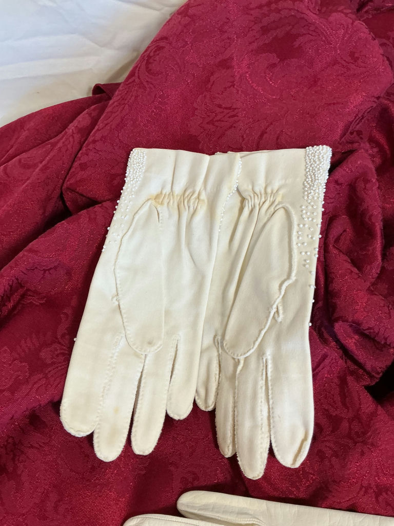 Vintage gloves and handkerchief. - image 3 of 8
