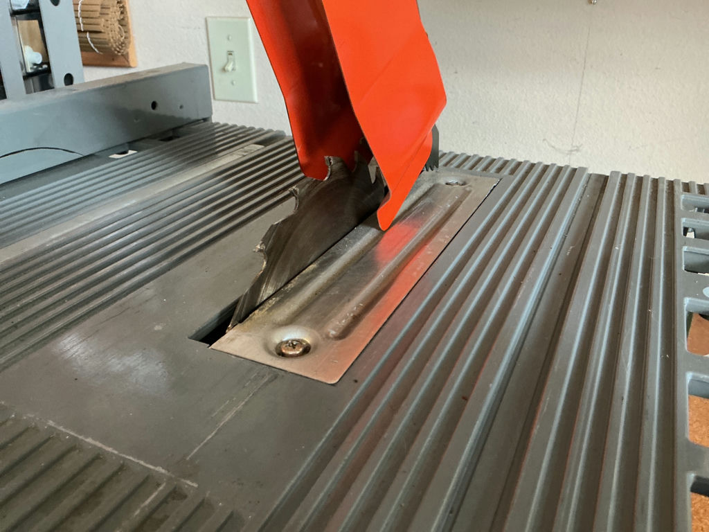 Makita Table Saw with Fence, Guard and Miter Gauge (Model 2708) - image 5 of 5