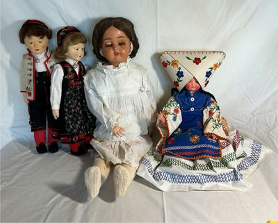 Vintage Dolls in Traditional Folk Costumes - Image 1 of 12
