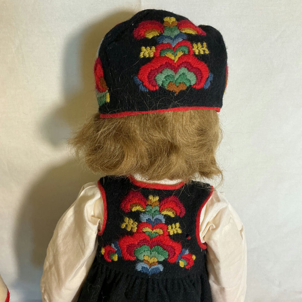 Vintage Dolls in Traditional Folk Costumes - image 6 of 12