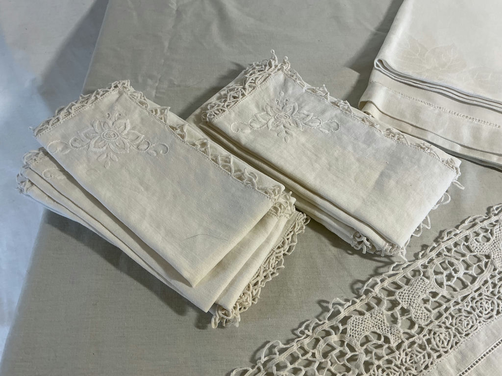 Vintage white embroidered linen tablecloth with lace trim and matching napkins - image 3 of 5