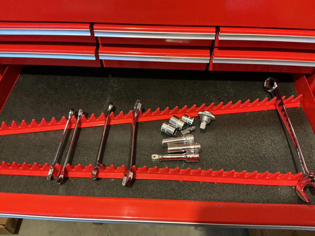 Snap-on red tool chest with drawers and assorted hand tools - image 5 of 10